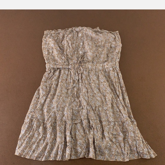 Embrace effortless style with this floral tan strapless dress. Perfect for any o - Picture 3 of 4